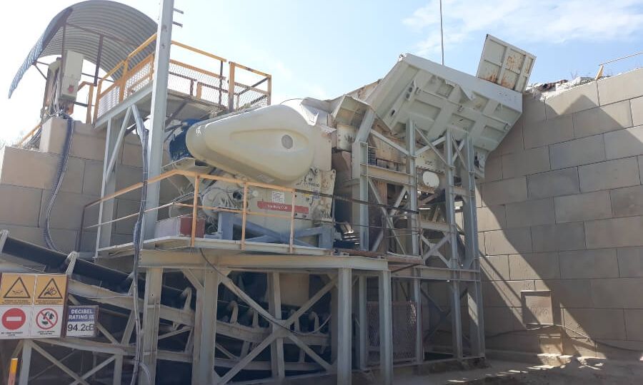 A New Metso C120 Primary Jaw Crushing module installed with a retaining wall