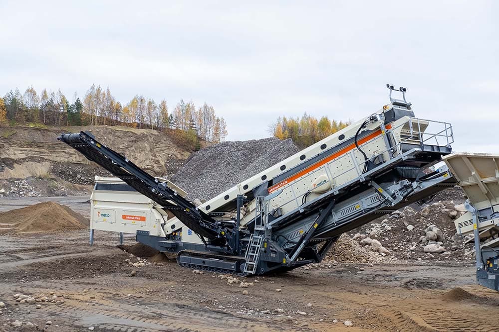 Lokotrack ST4.10 mobile screen